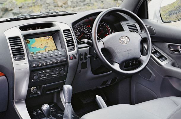Toyota-Land-Cruiser-Prado-120-interior