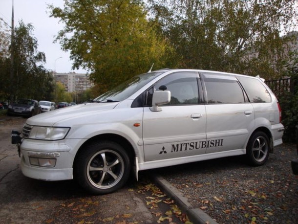 mitsubishi chariot grandis