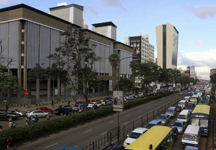 A view of evening traffic near Kenya's Central Bank offices in capital Nairobi November 10, 2015. REUTERS/Noor Khamis 