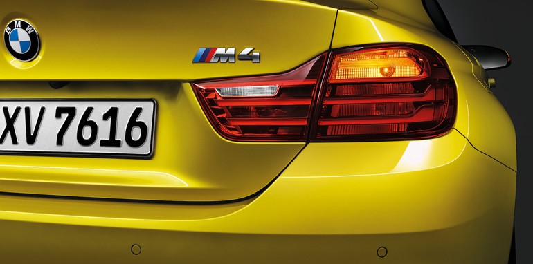 BMW M4-15