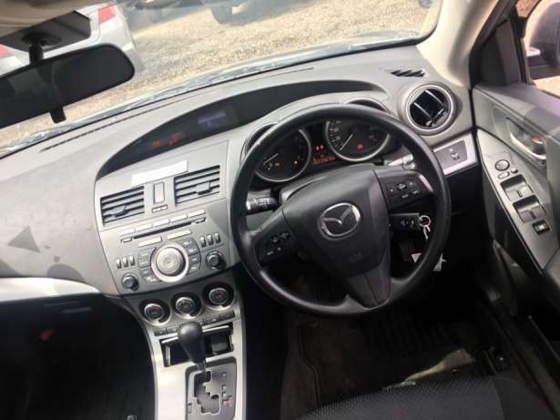 Mazda Axela full