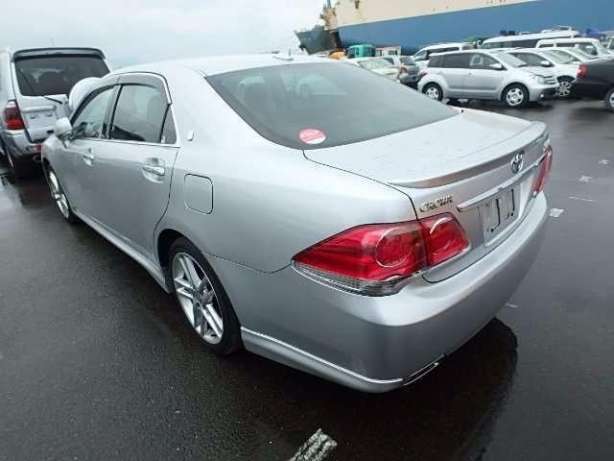 Toyota crown athlete new arrival on sale. full