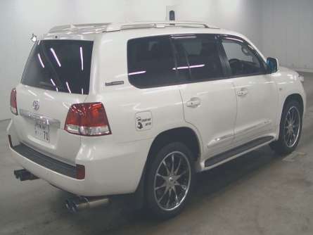 2011 Toyota Land Cruiser V8 Petrol FOR SALE 8,450,000/= full