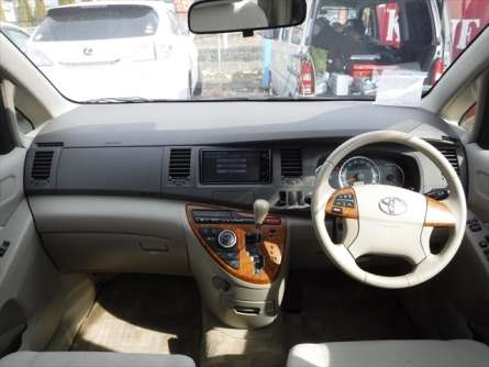 Toyota ISIS 2010 Model Petrol For Sale- 1,275,000/= full