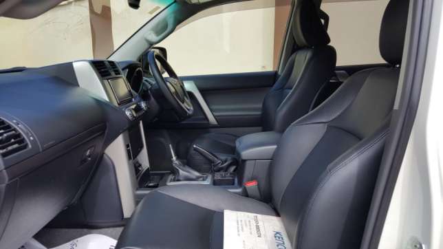 Toyota prado si edition with leather seats roofrails spoiler 2010 KCL full