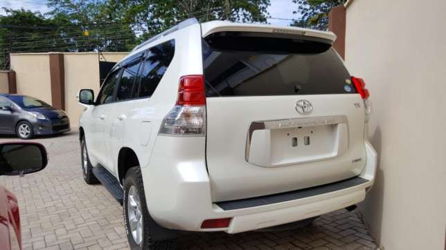 Toyota prado si edition with leather seats roofrails spoiler 2010 KCL full